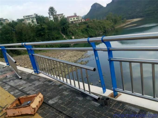 铜川不锈钢复合管护栏是一种卓越的防护材料
