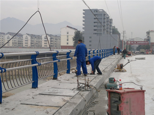 铜川不锈钢复合管护栏常见问题及解决方案